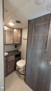 2022 Winnebago Adventurer 30T, $ 99,900