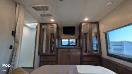 2022 Winnebago Adventurer 30T, $ 99,900