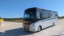 2022 Winnebago Adventurer 30T, $ 99,900