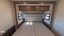 2022 Winnebago Adventurer 30T, $ 99,900