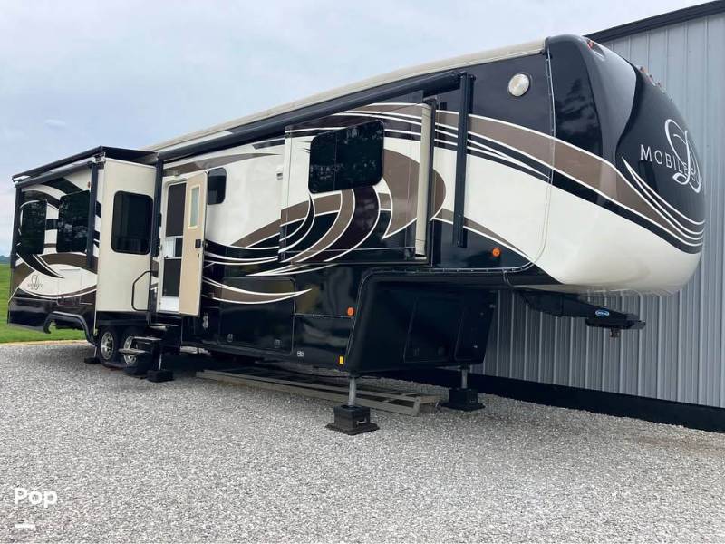 2016 DRV Mobile Suites 38PS3, $ 58,800
