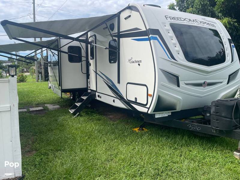 2022 Coachmen Freedom Express 320BHDSLE, $ 45,000