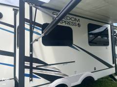 2022 Coachmen Freedom Express 320BHDSLE, $ 45,000