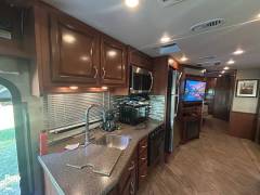 2016 Fleetwood Bounder 35K, $ 39,800