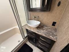 2016 Grand Design Momentum 385TH, $ 48,500