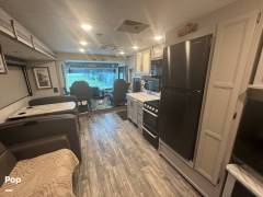 2022 Thor Motor Coach Hurricane 35M, $ 110,000
