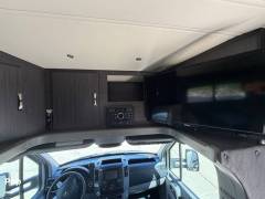 2018 Dynamax Isata 3 24FW, $ 76,800