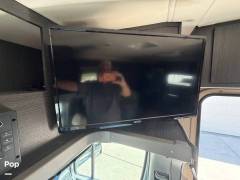 2018 Dynamax Isata 3 24FW, $ 76,800