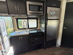 2018 Dynamax Isata 3 24FW, $ 76,800