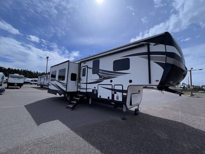 2020 Heartland Bighorn 3950FL, $ 44,500