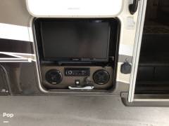 2017 Coachmen Leprechaun 311FS, $ 63,400