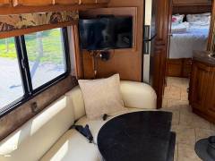 2011 Tiffin Allegro Breeze 28BR, $ 60,600