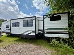 2024 Heartland Eddie Bauer 34BHS, $ 35,000