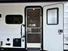 2024 Heartland Eddie Bauer 34BHS, $ 35,000