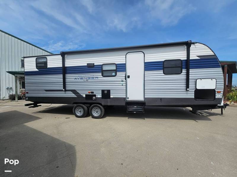 2022 Prime Time Avenger LE 26DBS, $ 18,900