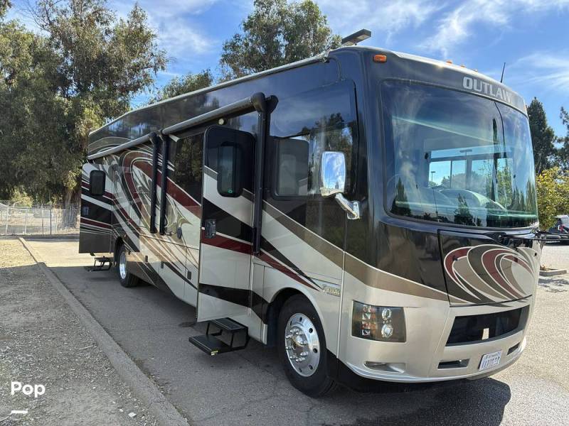 2017 Thor Motor Coach Outlaw 37BG, $ 79,900
