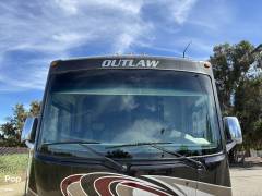 2017 Thor Motor Coach Outlaw 37BG, $ 79,900
