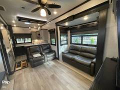 2021 CrossRoads Redwood 4001LK, $ 87,800
