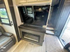 2021 CrossRoads Redwood 4001LK, $ 87,800