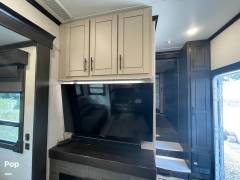 2021 CrossRoads Redwood 4001LK, $ 87,800