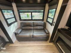 2021 CrossRoads Redwood 4001LK, $ 87,800