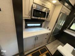 2021 CrossRoads Redwood 4001LK, $ 87,800