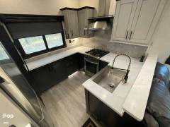 2021 CrossRoads Redwood 4001LK, $ 87,800