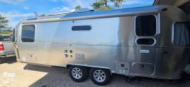 2022 Airstream Flying Cloud 25RB, $ 74,000