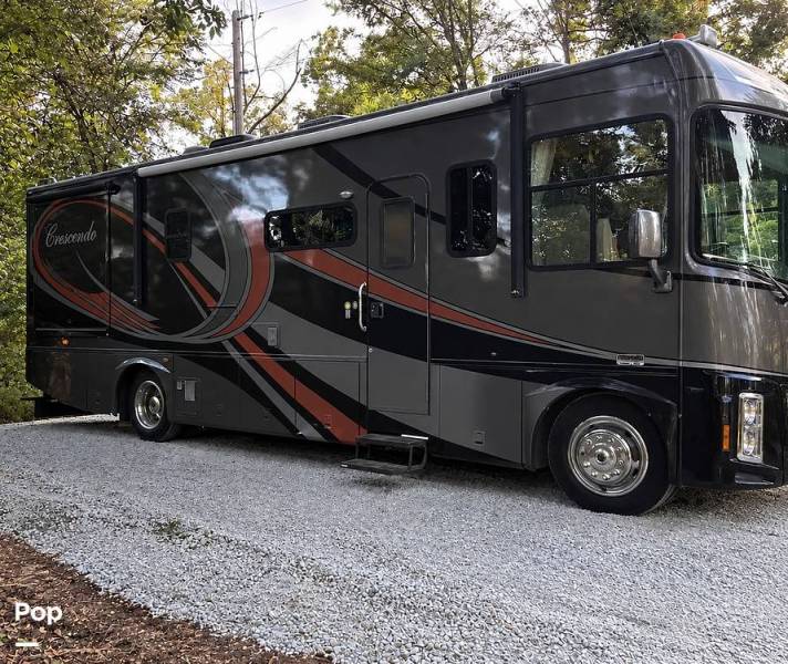 2008 Gulf Stream Crescendo 324 FRED, $ 50,000