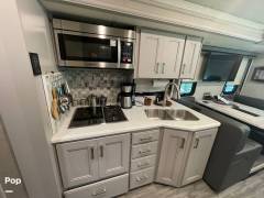 2023 Thor Motor Coach Miramar 34.6, $ 156,000