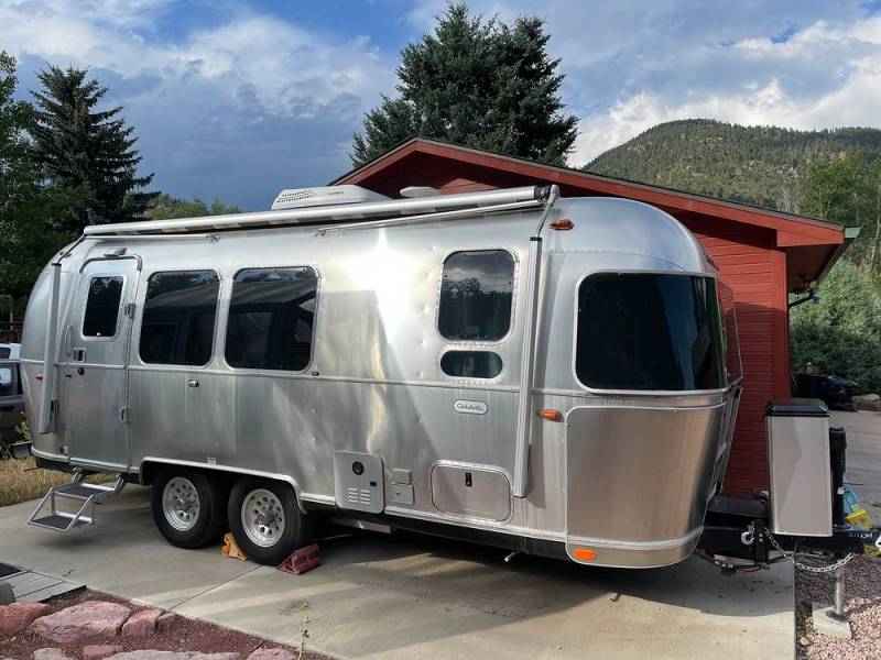 2021 Airstream Globetrotter 23FB Twin, $ 79,500