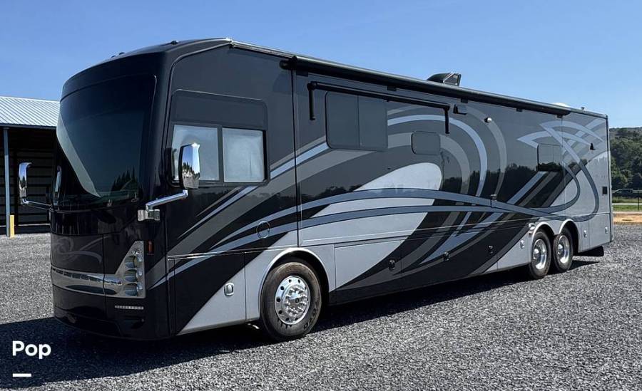 2017 Thor Motor Coach Tuscany 42GX, $ 154,900