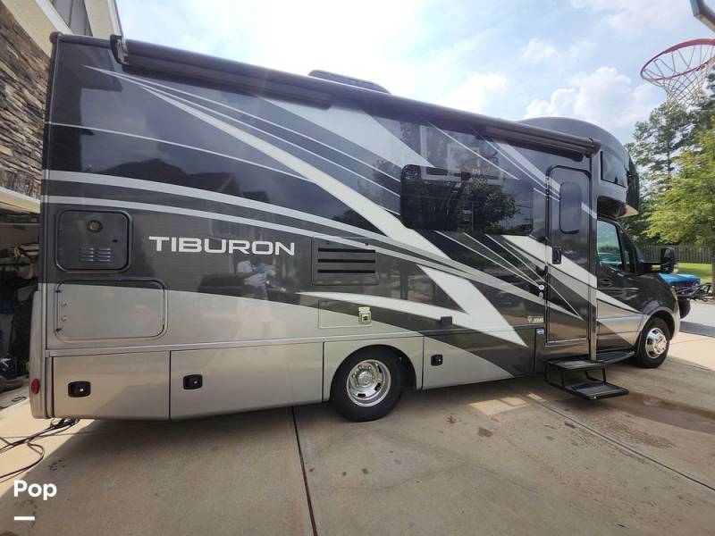 2022 Thor Motor Coach Tiburon 24FB, $ 120,000