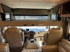 2017 Thor Motor Coach Hurricane 34J, $ 60,000