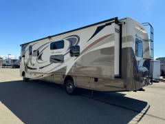 2017 Thor Motor Coach Hurricane 34J, $ 60,000