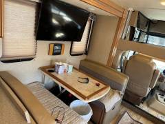 2017 Thor Motor Coach Hurricane 34J, $ 60,000