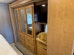 2017 Thor Motor Coach Hurricane 34J, $ 60,000