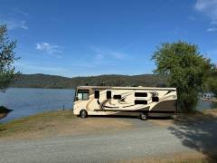 2017 Thor Motor Coach Hurricane 34J, $ 60,000