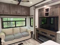 2021 Heartland Bighorn 3375SS, $ 43,000