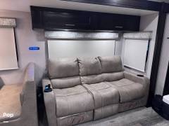 2021 Dynamax Force 34KDHD, $ 210,000