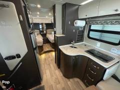 2015 Leisure Travel Unity U24TB, $ 88,500