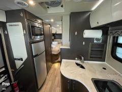 2015 Leisure Travel Unity U24TB, $ 88,500