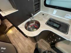 2015 Leisure Travel Unity U24TB, $ 88,500
