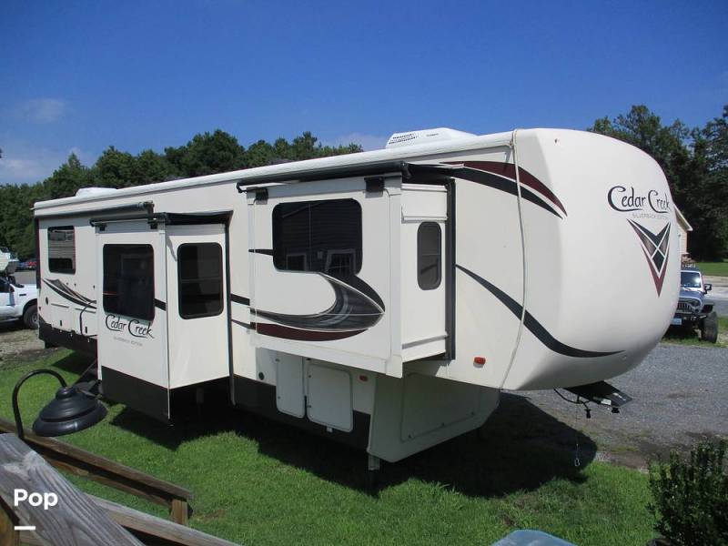 2019 Cedar Creek Silverback 37RTH, $ 49,995