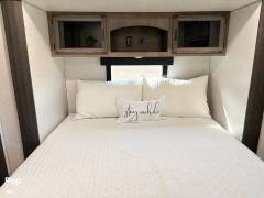 2022 Venture RV SportTrek STT302VRB, $ 32,000