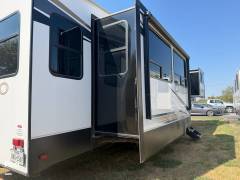 2023 CrossRoads Cameo 3701RL, $ 69,900