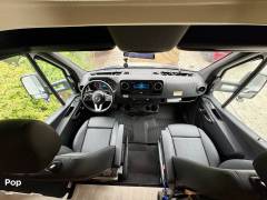 2021 Winnebago Navion 24V, $ 106,000
