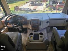2017 Thor Motor Coach Hurricane 31Z, $ 66,600