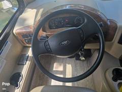 2017 Thor Motor Coach Hurricane 31Z, $ 66,600