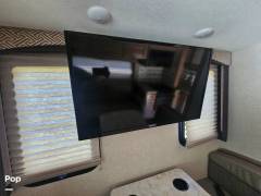 2017 Thor Motor Coach Hurricane 31Z, $ 66,600